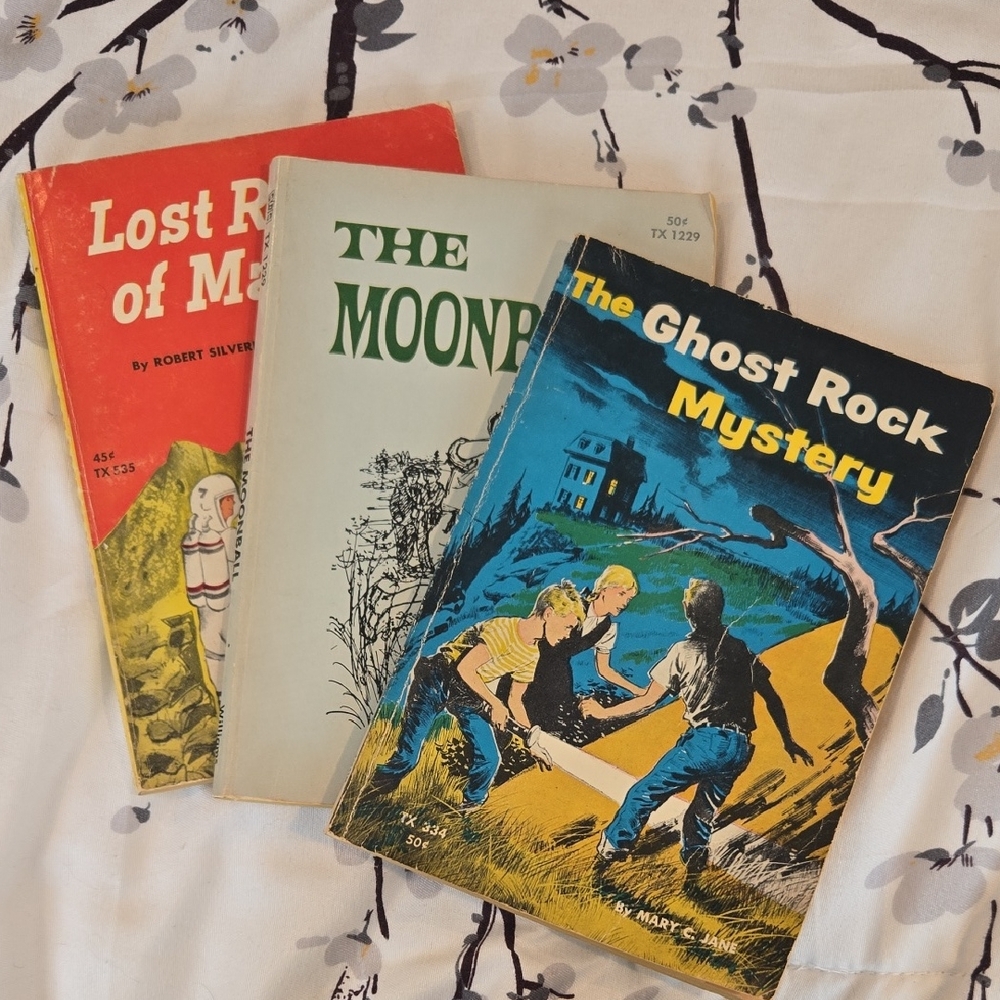 Scholastic Kids Mystery Book Set - Red, Green, Blue Covers